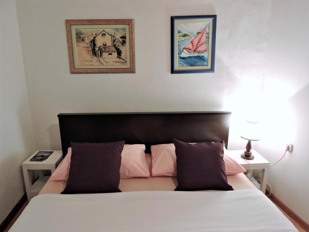 Bruno Split Centre Apartment And Room Екстер'єр фото