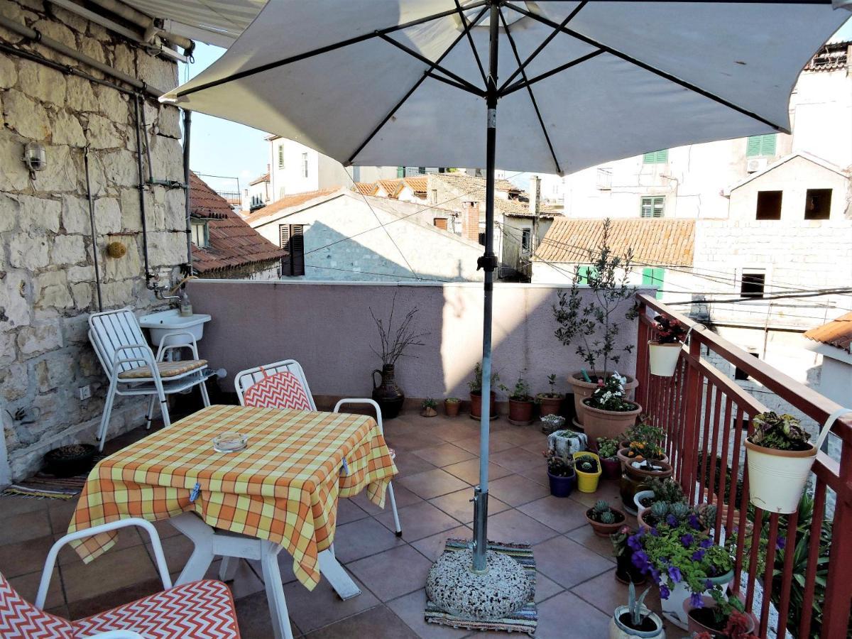 Bruno Split Centre Apartment And Room Екстер'єр фото
