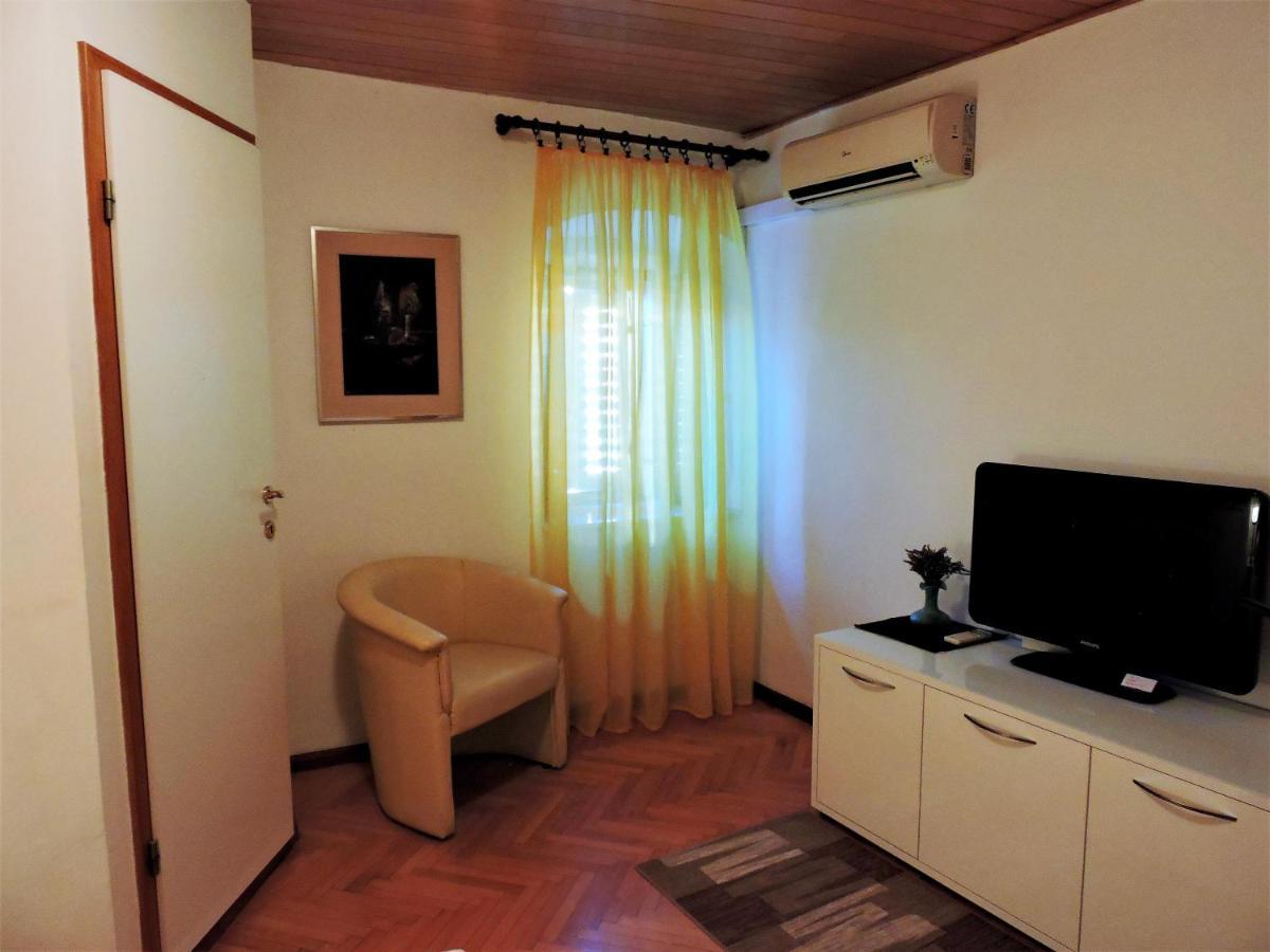 Bruno Split Centre Apartment And Room Екстер'єр фото