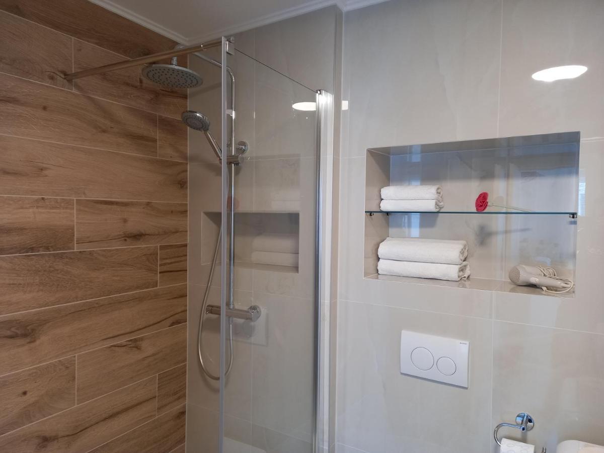 Bruno Split Centre Apartment And Room Екстер'єр фото