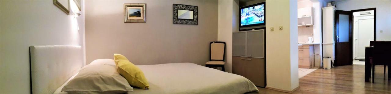 Bruno Split Centre Apartment And Room Екстер'єр фото
