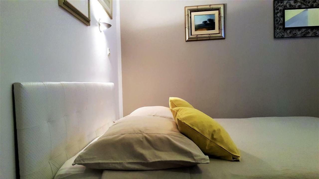Bruno Split Centre Apartment And Room Екстер'єр фото