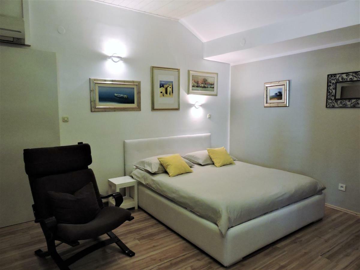 Bruno Split Centre Apartment And Room Екстер'єр фото